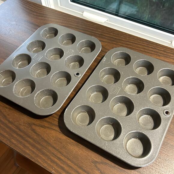 Set of 2 Vintage Mirro Mini Muffin Pans – 12 Cup Aluminum Bakeware - Picture 2 of 14